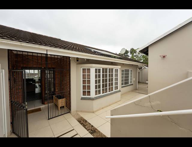 4 BEDROOM TOWNHOUSE FOR SALE IN GILLITTS